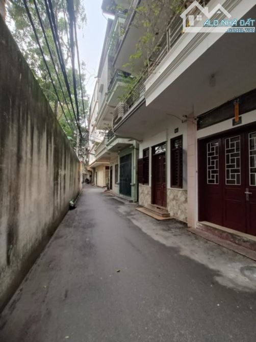 BÁN NHÀ PHỐ TÂY SƠN 30m 4T NHÀ ĐẸP, LÔ GÓC, Ô TÔ VÀO NHÀ, FULL NỘI THẤT 7.4 TỶ.