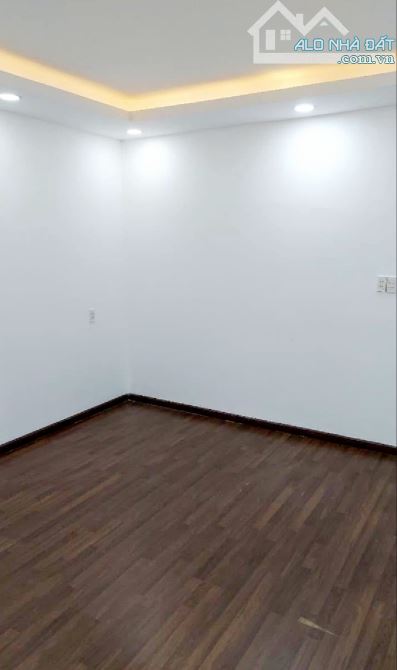 Bán nhà giáp Nguyễn Quý Yêm 64m2 2 tầng xe hơi đỗ cửa nhích 5 tỷ