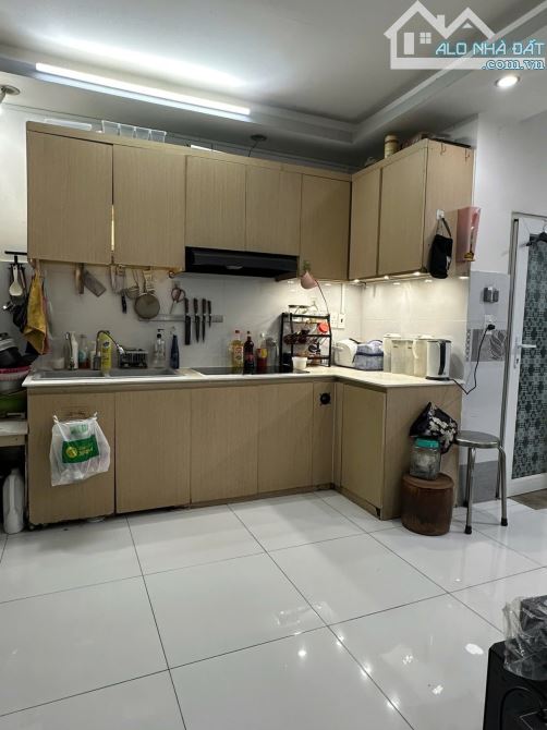 Ngộp Cần Bán Gấp Nhà HXT 6m Đường Lê Văn Quới Bình Tân DT khủng 4.1mx12m 4 Tầng chỉ 4 Tỷ