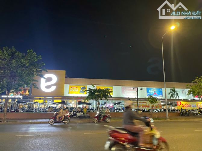Siêu vị trí! Mặt tiền Phan Văn Trị, P5 ngay Emart - Nhà 2 tầng DT 4x25, có hẻm sau