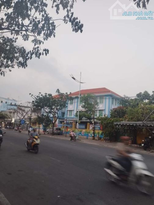 Nhà 2 tầng 7.5×46m mặt tiền Nguyễn Thị Xiếu Ngay Trường Đại học Marketing Q7 giá 55 tỷ