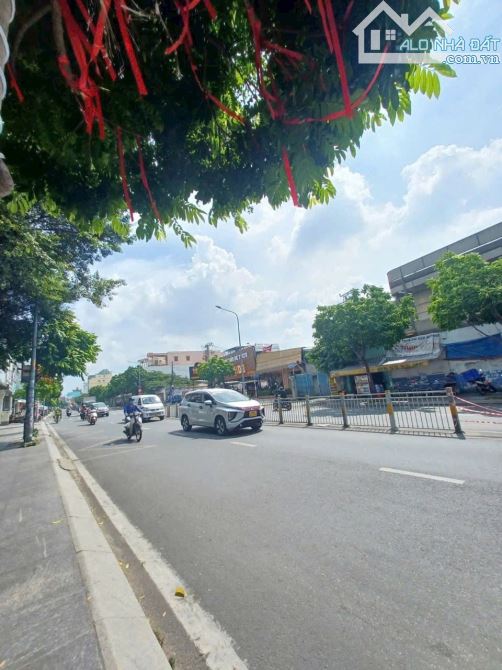 Bán lô đất MT Lũy Bán Bích, Quận Tân Phú - DT 20 x 55m. CN 1.070 m2. CTXD Hầm 20 tầng.