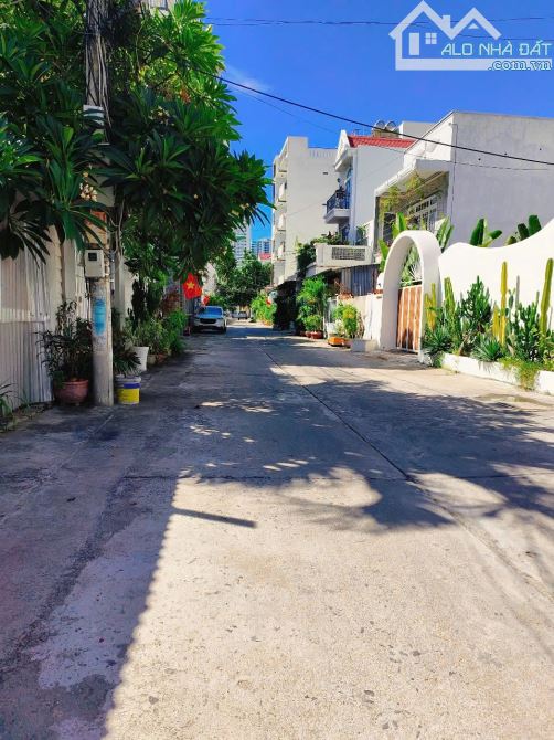 Đất mặt tiền đường Dương Hiến Quyền, sát biển Nha Trang giá chỉ 68 triệu/m2