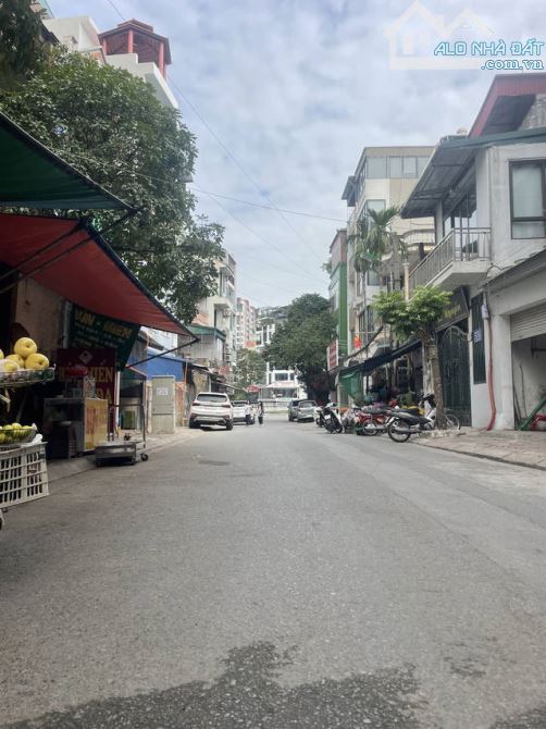 Bán đất Hồng Tiến Long Biên 90m MT4,8m giá 27,3 tỷ ô tô tránh