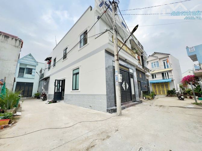 CHỦ GỞI BÁN NHÀ 1 TRỆT 1 LẦU GÓC 2 MẶT TIỀN (HOÀN CÔNG) ĐƯỜNG OTO NGAY UBDN P. TÂN VẠN
