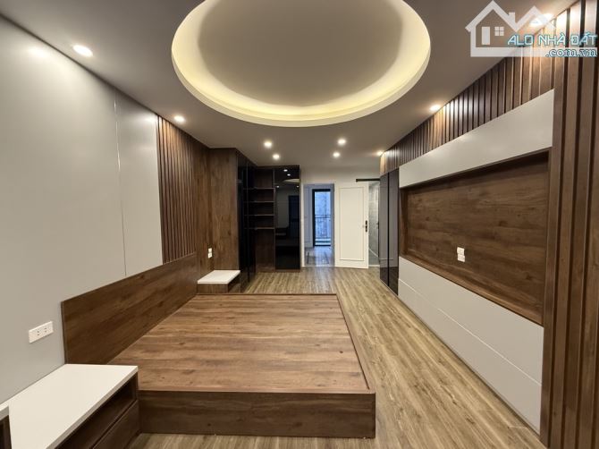 Bán gấp nhà phân lô oto tránh Hoàng Đạo Thành 120m2, 4 tầng, mt 5m, chỉ 22.8 tỷ, giá tốt