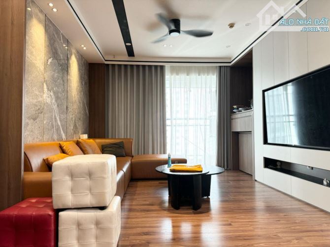 (LÔ GÓC) Bán chung cư Hoàng Đạo Thúy 140m 3PN 2VS view thoáng tầng trung 9 tỷ nội thất vip