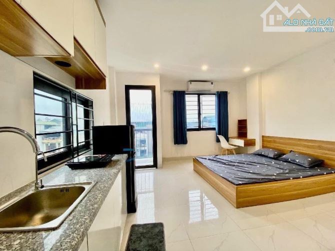 CCMN DÒNG TIỀN CẦU GIẤY THANG MÁY,GẦN PHỐ,12 PHÒNG KK,DOANH THU 75TR/TH,