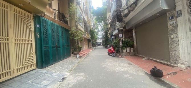 Bán nhà phân lô Hoàng Cầu 55m2 5 tầng dân xây chắc chắn giá 21.5 tỷ