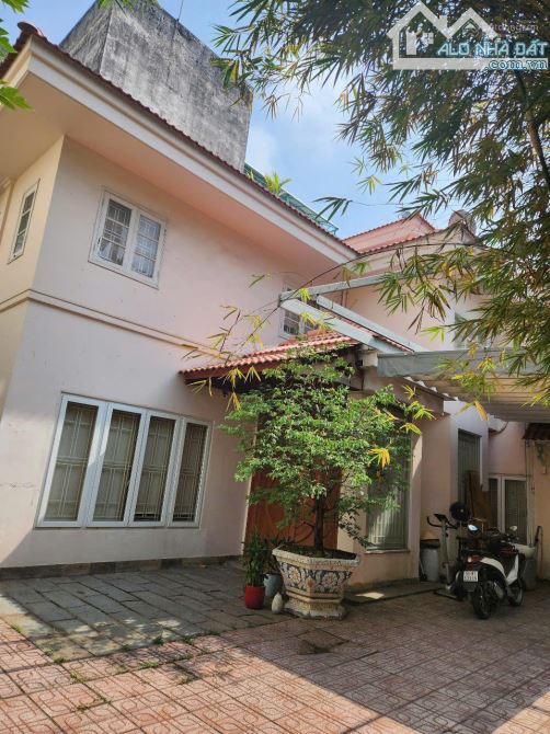 Biệt thự xưa Góc 2 Mặt tiền HXH Nguyễn Văn Trỗi (283m2) 14,3x20m, 2 tầng – giá tốt