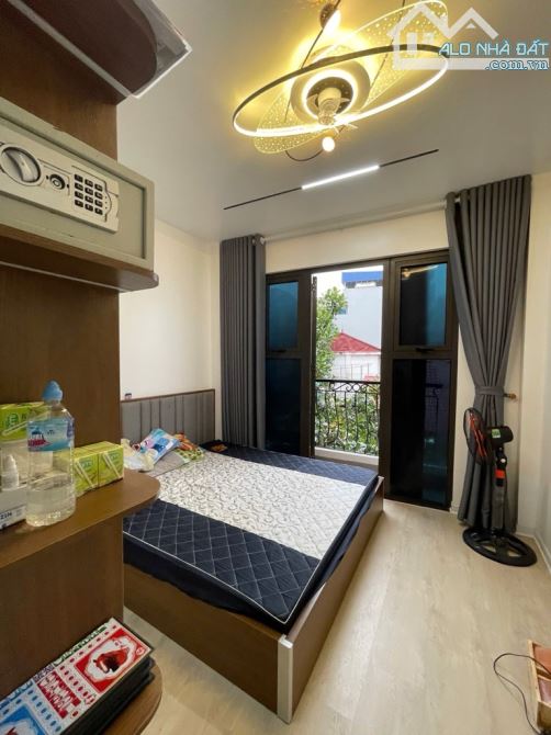 Bán nhà  5 tầng lô góc phố nguyễn văn cừ sẵn ở 5p sang nội thành - 10