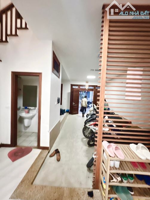 Bán nhà Trung Kính DT 85m2 x 4 tầng, MT 5.5m, Giá 31 tỷ - 11