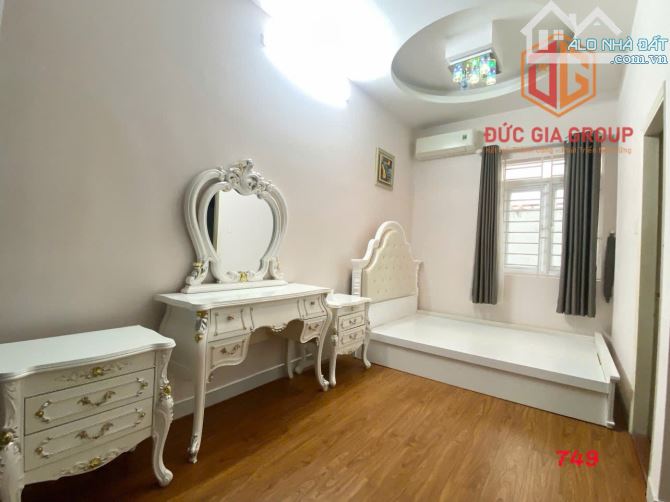Bán nhà mặt tiền đường D9, khu D2D 1 trệt 3 lầu sổ hồng hoàn công 286m2 sàn giá 11.5 tỷ - 11