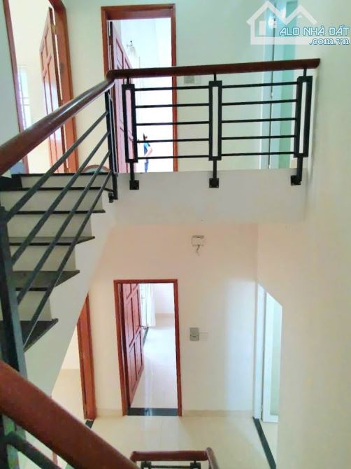 Bán gấp nhà 62 m2, thạnh xuân quận 12, hẻm xe tải, còn mới ở ngay 3 tầng - 1