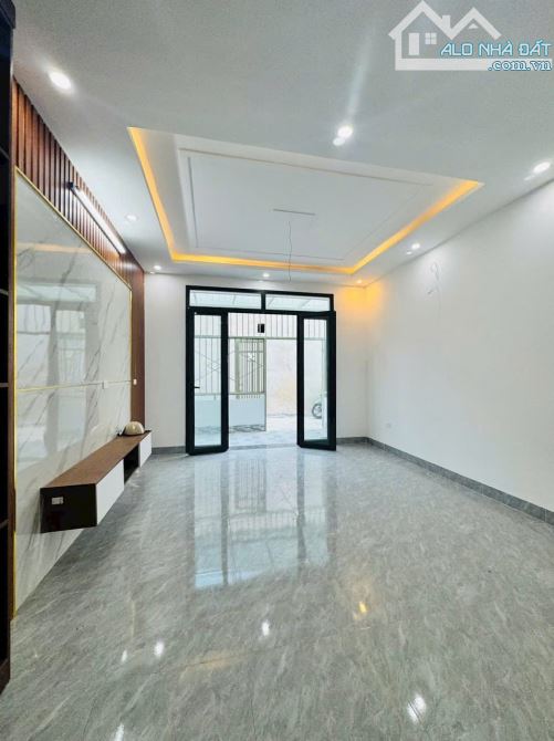 NHÀ MỚI 40M2 – NGÕ NÔNG Ô TÔ ĐỖ GẦN – THUẬN TIỆN ĐI LÀM TRUNG TÂM HÀ NỘI - 1