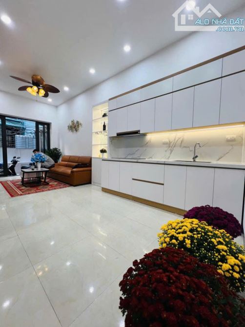 Bán Nhà CẦU GIẤY - Gần Phố - 7 tỷ - Dt 34m x 4 Tầng x Mt 3.6m - Ngõ Rộng - Trung Tâm Quận - 1