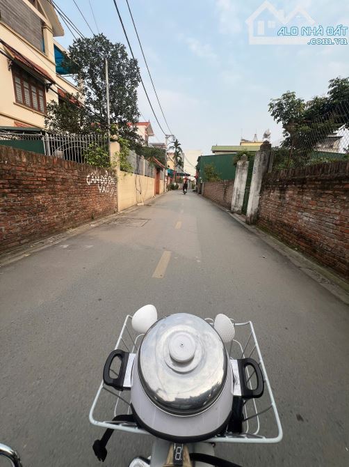 Bán lô góc 57m2 Đông Dư, 2 mặt thoáng, khuôn đất vuông vắn, đường 8m cả vỉa hè - 1