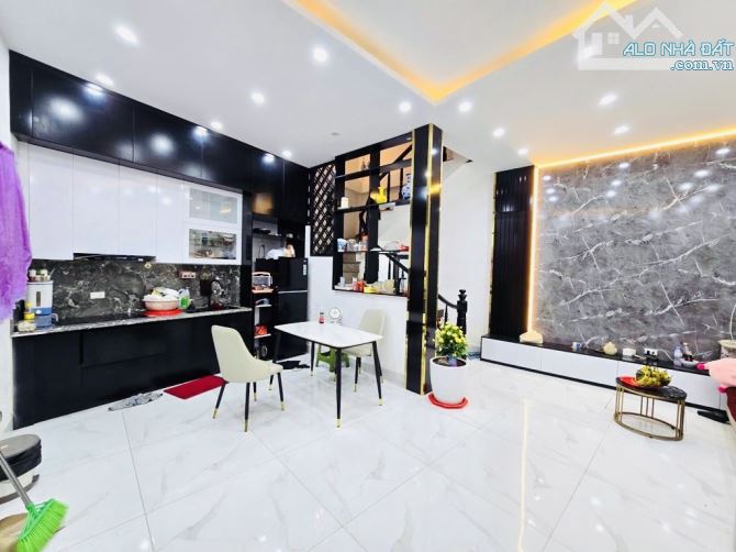 Xuân Thuỷ -Đối Diện HV Báo Chí -Dân Xây Chắc Chắn 5 Tầng DT 40m.Mặt Tiền Rộng 6m. 9,1 Tỷ - 1