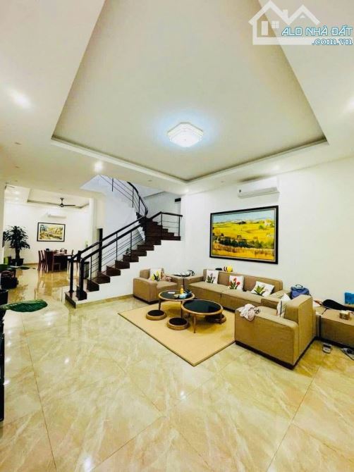 MẶT NGÕ ĐỘI CẤN - 30M RA PHỐ - NGÕ ÔTÔ TRÁNH, VÀO NHÀ - GIÁ 22 TỶ - 1