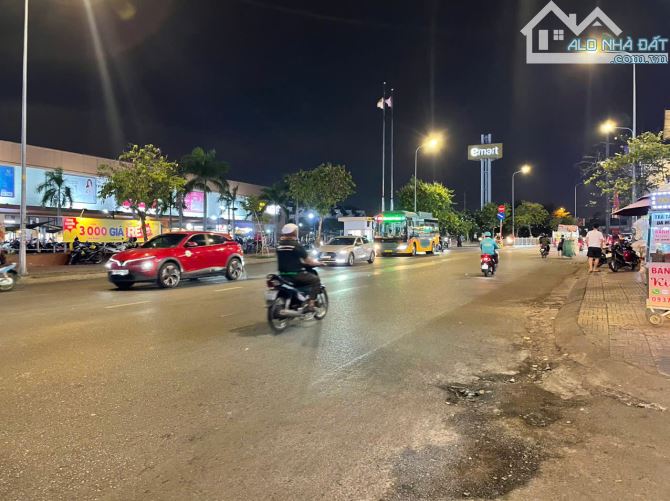 Siêu vị trí! Mặt tiền Phan Văn Trị, P5 ngay Emart - Nhà 2 tầng DT 4x25, có hẻm sau - 1