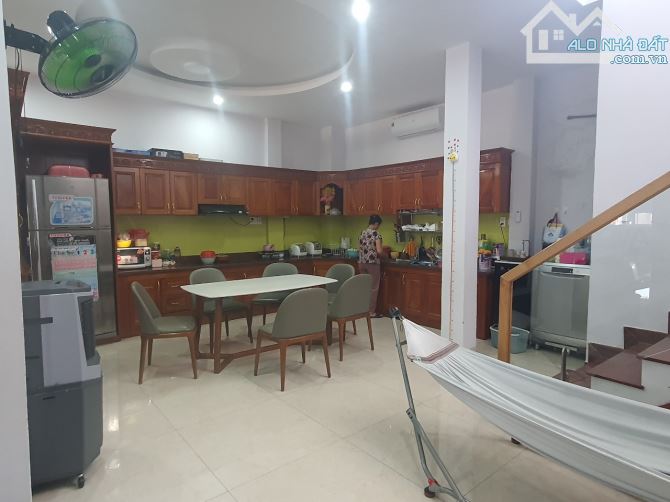 BÁN NHÀ 2 LẦU MẶT ĐƯỜNG 30/4 - PHƯỜNG RẠCH DỪA - DT 102M2 (6.3*15.3) NỞ HẬU - GIÁ 13 TỶ - 1