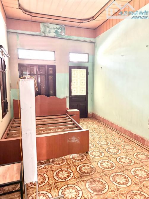 Cần bán căn nhà 2,5 tầng (đời trung ) Mặt đường Thái Bình - Tp. Nam Định: KINH DOANH TỐT - 1