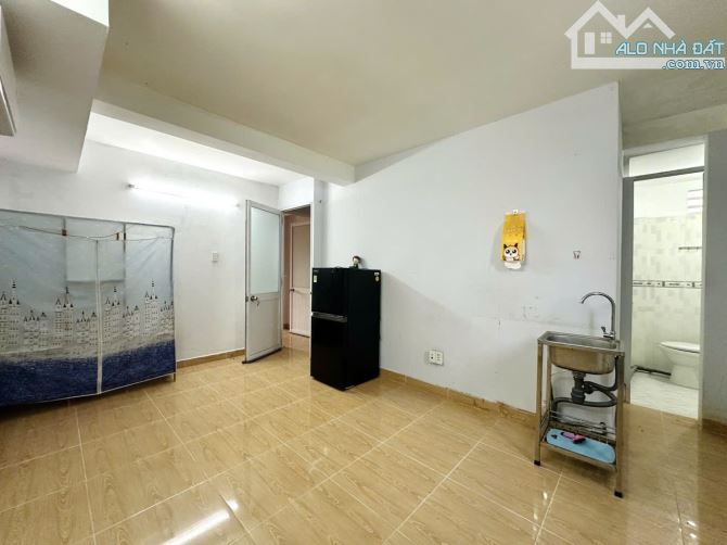 GIÁP Q1 - HẺM Ô TÔ - 46M2 A4 - 5 TẦNG BTCT, 6 PN, VỆ SINH RIÊNG - 7.x TỶ. - 1