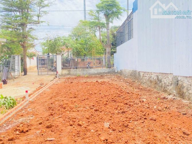 BÁN LÔ ĐẤT MẶT TIỀN ĐƯỜNG A1 THÔN 6 CƯEBUR CÁCH TRỤC CHÍNH 300M - Loctran - 1