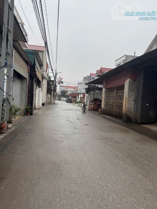 LỖ GIAO VIỆT HÙNG VEW HỒ THOÁNG MÁT Ô TÔ TRÁNH NHAU - 1
