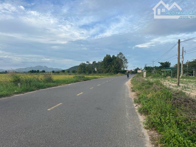 Bán 4529m2 đất mặt tiền Nguyễn Minh Châu - Tân Tiến - TX LaGi giá ngộp 1.39tr/m2 - 1