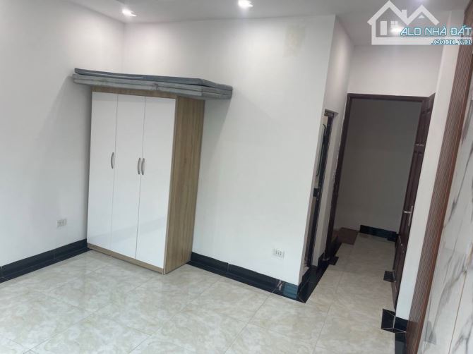 MỘT CĂN DUY NHẤT 🏠 NHÀ ĐẸP THẠCH BÀN - LONG BIÊN 30m2 NGÕ NÔNG, Ô TÔ ĐỖ CỬA 💸 4.65 TỈ - 1