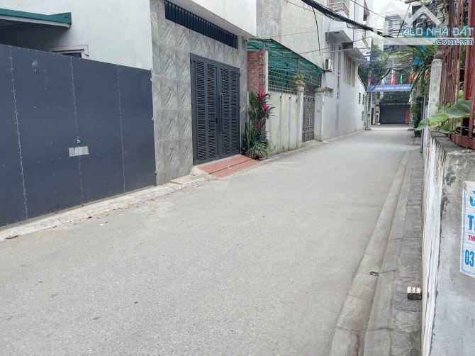 Vừa tiền ô tô đỗ, cần bán đất thị trấn Đông Anh, hàng xóm toàn y bác sĩ, giá 3 tỷ 2 - 1