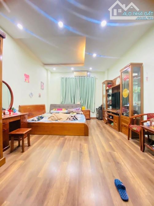 Bán nhà Pháo Đài Láng, Đống Đa 42m², 5 tầng, giá 7.8 tỷ - 1