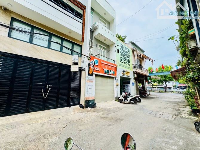 Bán Căn Hộ Dịch Vụ, Cách Mạng Tháng Tám, 82m2, 6 tầng, hẻm Ô TÔ 6m, dòng tiền 110 triệu - 1