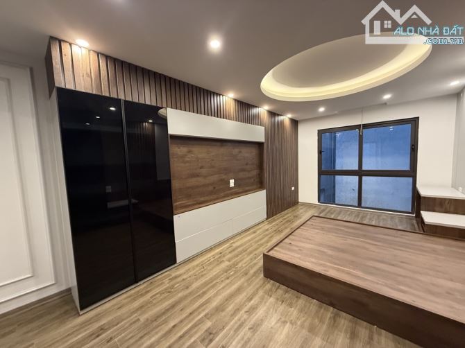 Bán gấp nhà phân lô oto tránh Hoàng Đạo Thành 120m2, 4 tầng, mt 5m, chỉ 22.8 tỷ, giá tốt - 1