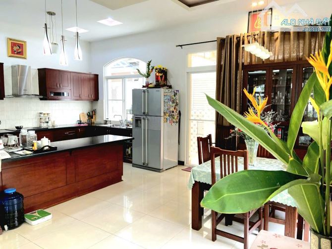 Biệt thự 1 đời chủ HXH Nguyễn Văn Trỗi, PN. 17x12m nở nhẹ (208m2) 3 tầng giá tốt - 1
