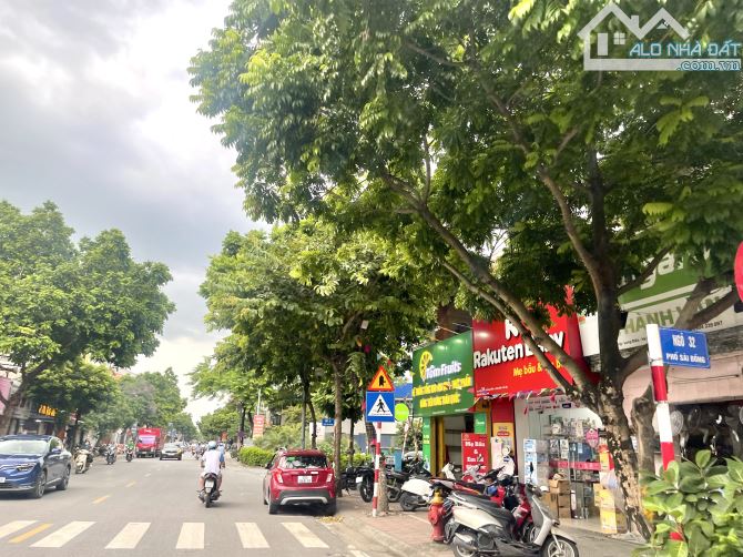 giảm 4 tỷ chủ cần bán gấp, Giá đầu tư, Mặt phố trung tâm Sài Đồng, 180m2 - MT 9m - 3x - 1