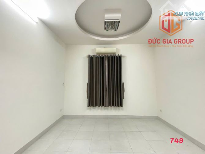 Bán nhà mặt tiền đường D9, khu D2D 1 trệt 3 lầu sổ hồng hoàn công 286m2 sàn giá 11.5 tỷ - 12