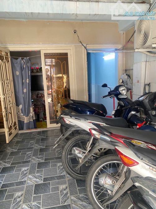 Bán CHDV 3 tầng,  Hẻm thông bàn cờ Bùi Văn Ba, dòng tiền ổn định, Nhỉnh 6 tỷ - 2