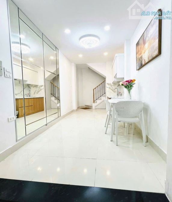 GIA ĐÌNH CẦN BÁN NHÀ TRONG NGÕ 2 MẶT THOÁNG CÁT LINH -ĐỐNG ĐA 5 TẦNG - 2