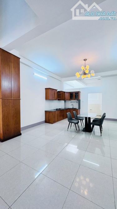 Bán căn nhà  mặt tiền đường Hùng Vương - 2