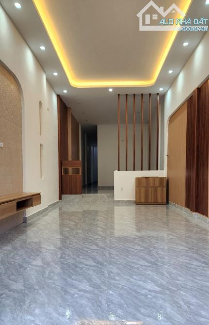 BÁN NHÀ 4.5 TẦNG MẶT TIỀN LÊ THÁNH TÔN ĐOẠN TRÊN QUỐC LỘ TP QUẢNG NGÃI - 2