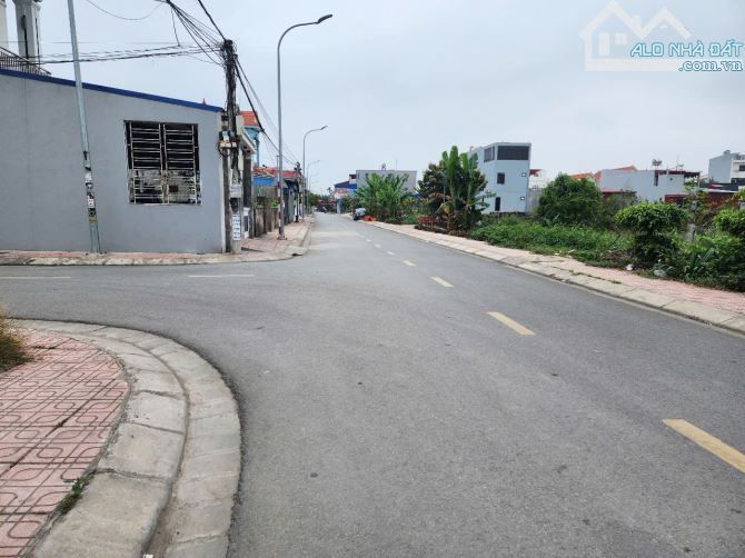 Bán lô góc 115m2 mặt đường trục thôn Đức Phong Đại Đồng Kiến Thụy Hải Phòng giá hơn 3 tỷ - 2