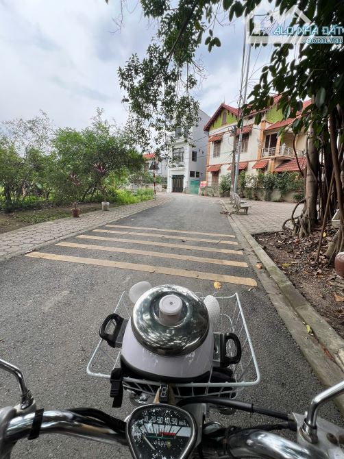 Bán lô góc 57m2 Đông Dư, 2 mặt thoáng, khuôn đất vuông vắn, đường 8m cả vỉa hè - 2