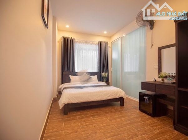 KHÁCH SẠN 5 TẦNG HOÀNCÔNG 420M2 SÀN CÓ THANG MÁY NGAY TRUNG TÂM CÁCH CHỢ ĐÀ LẠT 750M 17 TỶ - 2