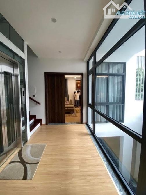 🌟 Bán Biệt Thự Lô Góc Mặt Ngõ Hoàng Cầu, Đống Đa - 100m² - 5 Tầng - MT 18m - Giá 55 tỷ - 2