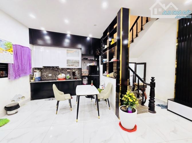 Xuân Thuỷ -Đối Diện HV Báo Chí -Dân Xây Chắc Chắn 5 Tầng DT 40m.Mặt Tiền Rộng 6m. 9,1 Tỷ - 2