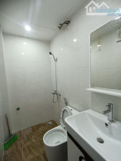 BÁN NHÀ PHỐ TÂY SƠN 30m 4T NHÀ ĐẸP, LÔ GÓC, Ô TÔ VÀO NHÀ, FULL NỘI THẤT 7.4 TỶ. - 2