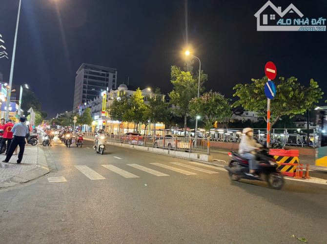 Siêu vị trí! Mặt tiền Phan Văn Trị, P5 ngay Emart - Nhà 2 tầng DT 4x25, có hẻm sau - 2