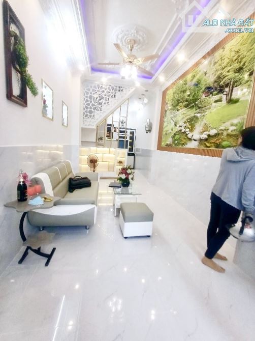 NHÀ ĐẸP 3 TẦNG LUNG LINH, XE HƠI TẬN CỬA, KẾ BÊN QUẬN 7, NHỈNH 3 TỶ - 2